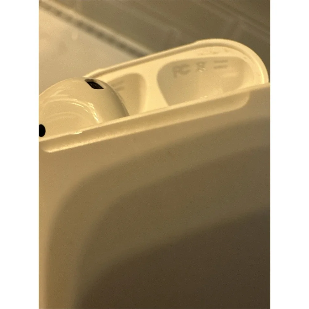 Apple AirPods 2nd Generation with Charging Case - White